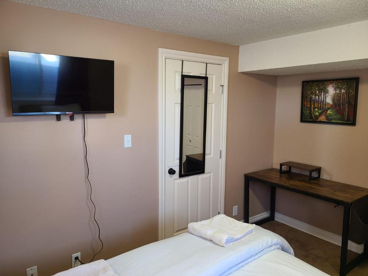 Cozy Home With Comfortable Beds And Fully Equipped Kitchen 15 Mins Drive From Airport, Downtown, Sait And U Of C And 80 Min Drive To Banff YYC Exteriör bild